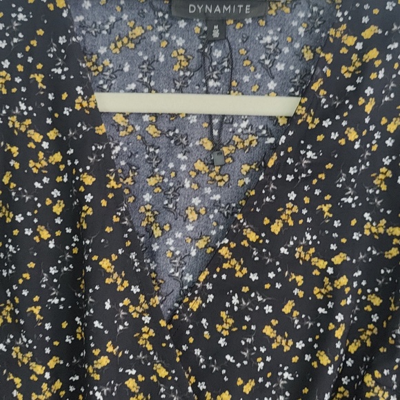 Dynamite Wrap-Style Black And Yellow Dress A16 - Picture 5 of 7